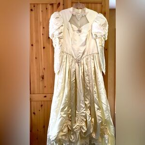 👰‍♀️  VINTAGE 1980’s PEARL BUTTON BACK w/ Satin BOW BRIDAL GOWN IVORY